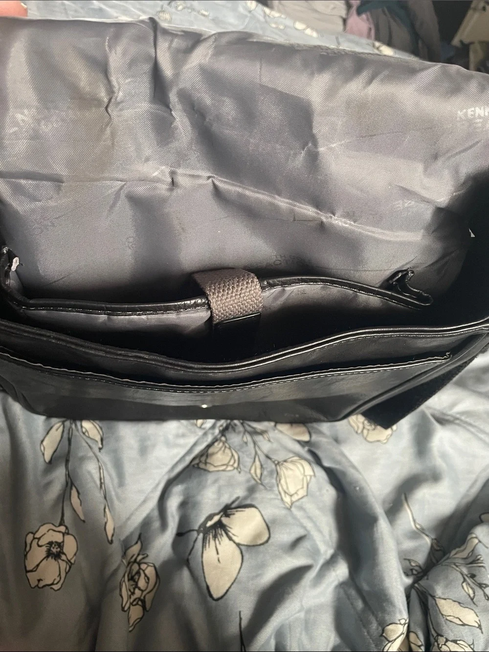 Kenneth Cole Tablet/Messenger Bag Crossbody Bag Unisex Black Leather